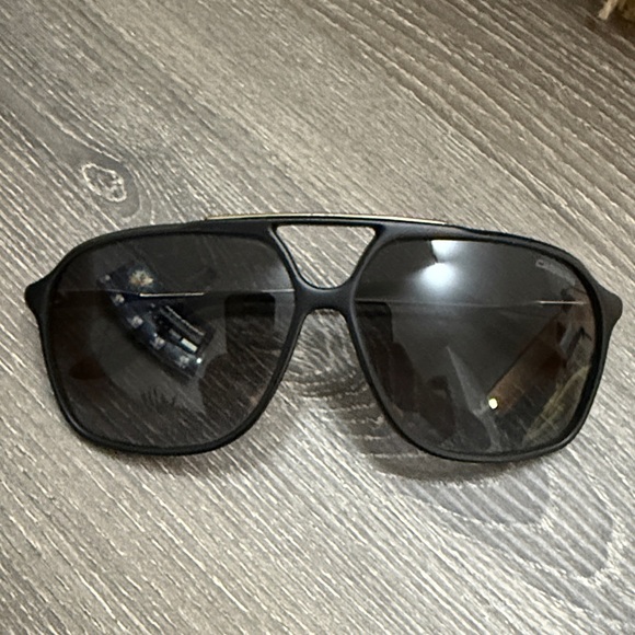 Carrera Black and Gold Sunglasses. - Picture 8 of 10